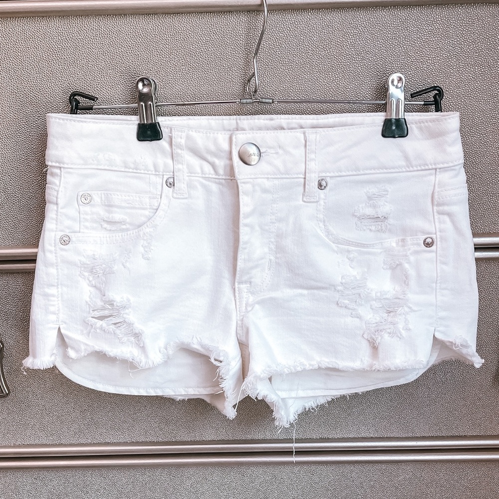 America Eagle | Distressed White Jean Shorts